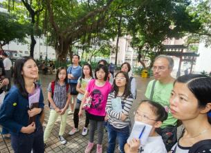 Young Writers Gillian Hui (upper, second left), KK Kwok (middle, first right) and Amy Chan (bottom, first left) guiding SHKP cultural tours
