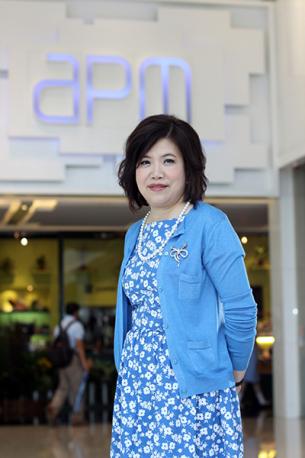 Maureen Fung pays attention to happy business