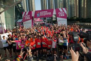 Corporate relay runners cheer enthusiastically
