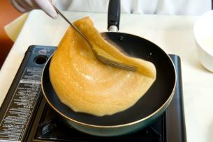 Pour the crepe mixture into a flat-bottomed pan in portions with a little oil and fry over low heat